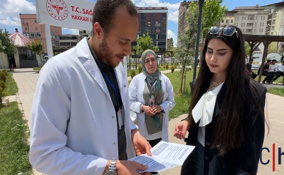 Yüksekova’da Sağlık Ekipleri Vatandaşları Sigarayı Bırakmaya Davet Etti