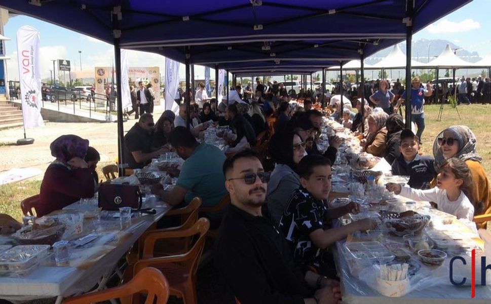 Van Kahvaltısı Dünya Kahvaltı Günü’nde Bir Kez Daha Göz Kamaştırdı