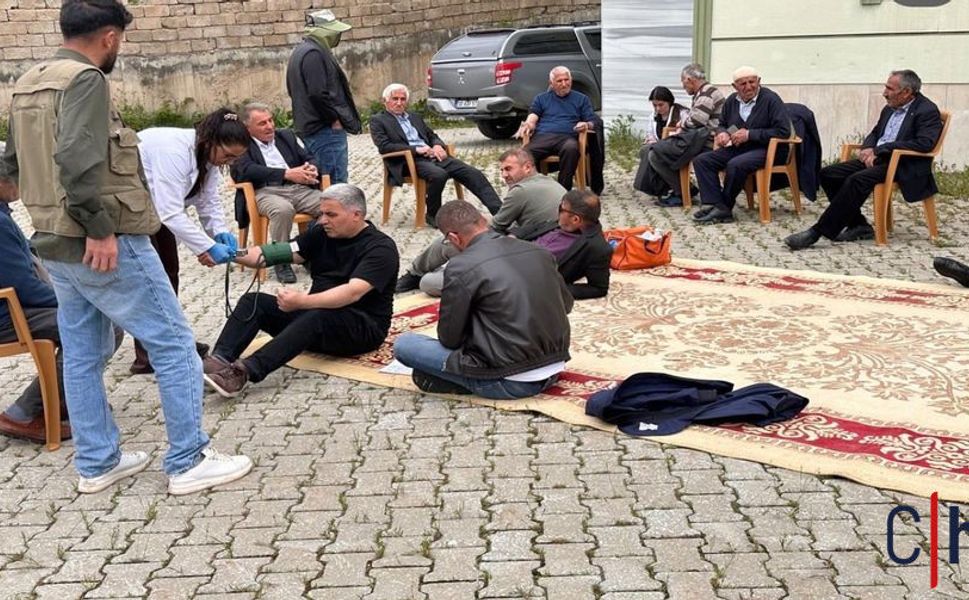 Hakkari'de Köy Köy Gezerek Sağlık Bilinci Oluşturuyorlar