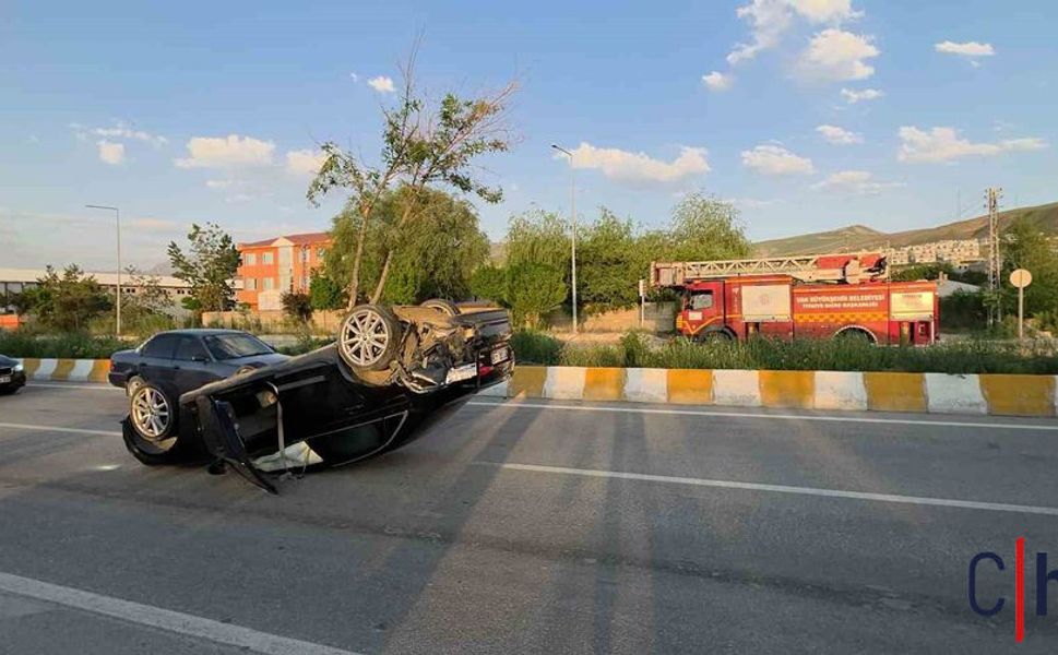 Audi Marka Otomobil Takla Attı: 2 Kişi Yaralandı