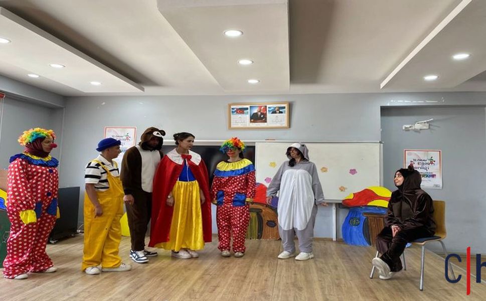 Hakkâri Üniversitesi’nden Öğrencilere “Gülümse Geleceğe” Etkinliği