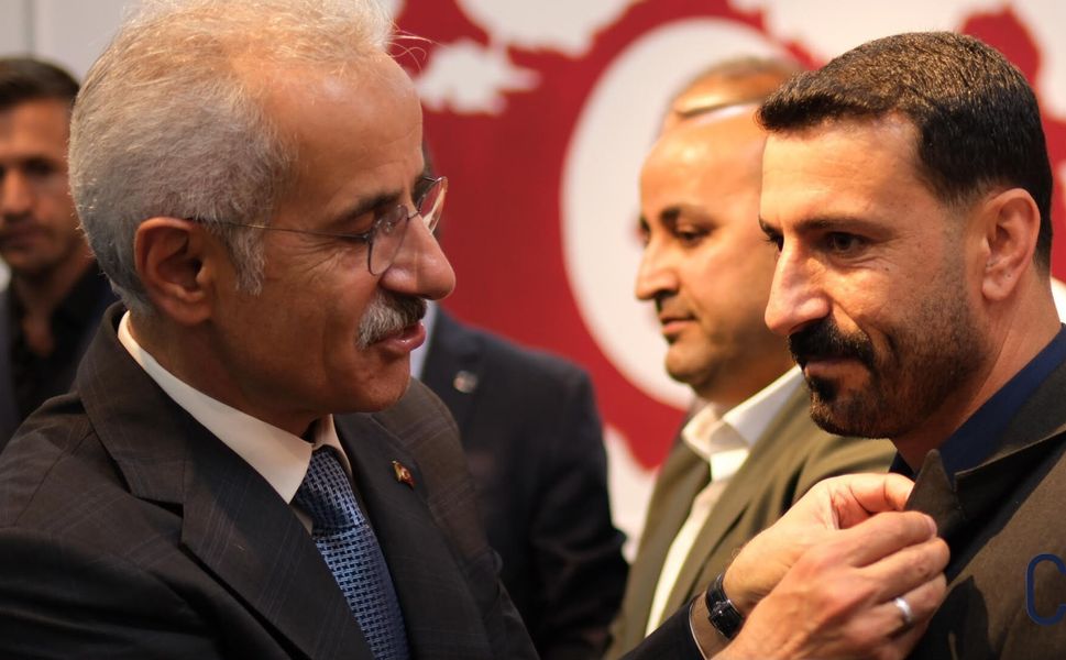 Yeniden Refah Partisin’den AK Parti’ye Katılım: 4 İsme Rozet Takıldı