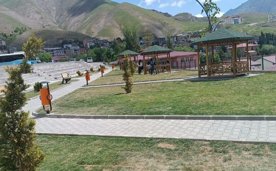 Hakkari’de Parklar Yaz Sezonuna Hazırlandı