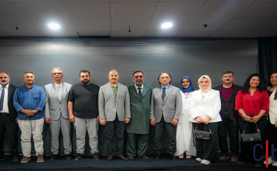 Hakkari'de “Mehmet Akif Ersoy’dan Firavunla Yüz Yüze” Tiyatro Oyunu Sahnelendi