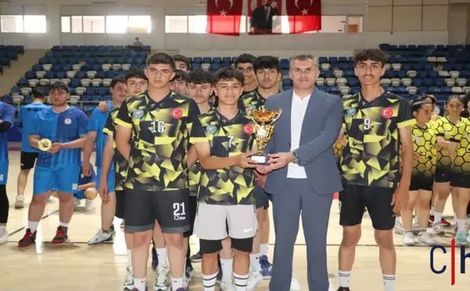 Hakkari'de Hentbol Teşvik Müsabakaları Ödül Töreniyle Son Buldu