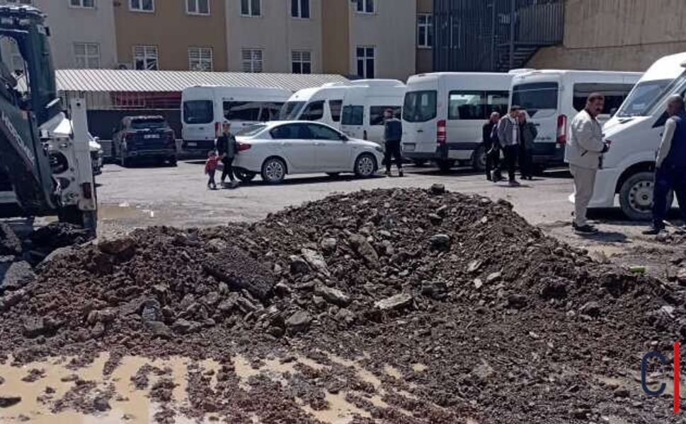 Hakkari’de Yağış Sonrası Asfalt Seferberliği