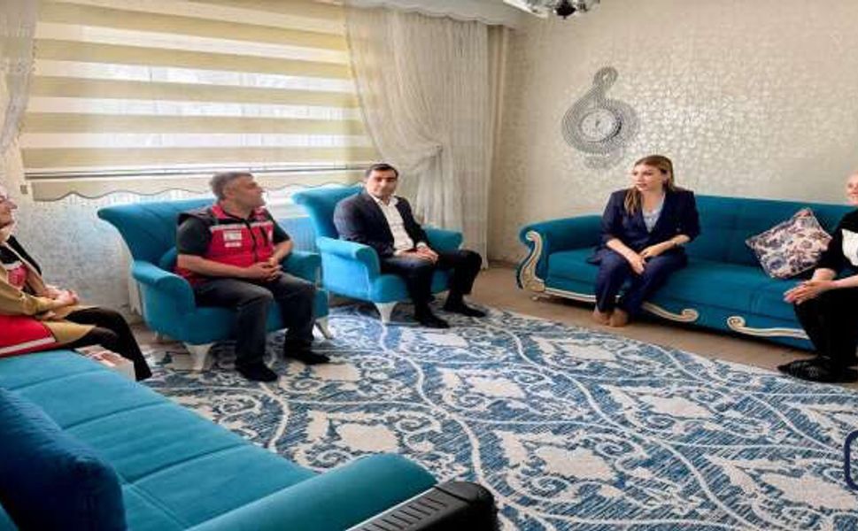 Müdüre Sevgül Bilgiç’ten Koruyucu Aileye Anlamlı Ziyaret