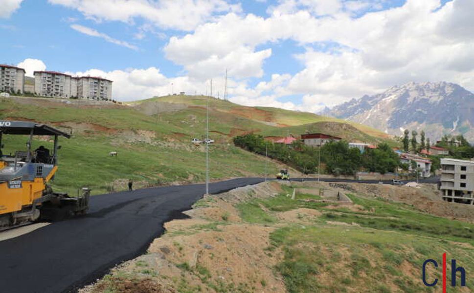 Hakkari’de Asfalt Seferberliği Sürüyor