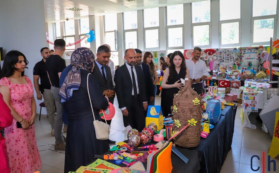 Çukurca’da Yıl Sonu Sergisi Beğeni Topladı