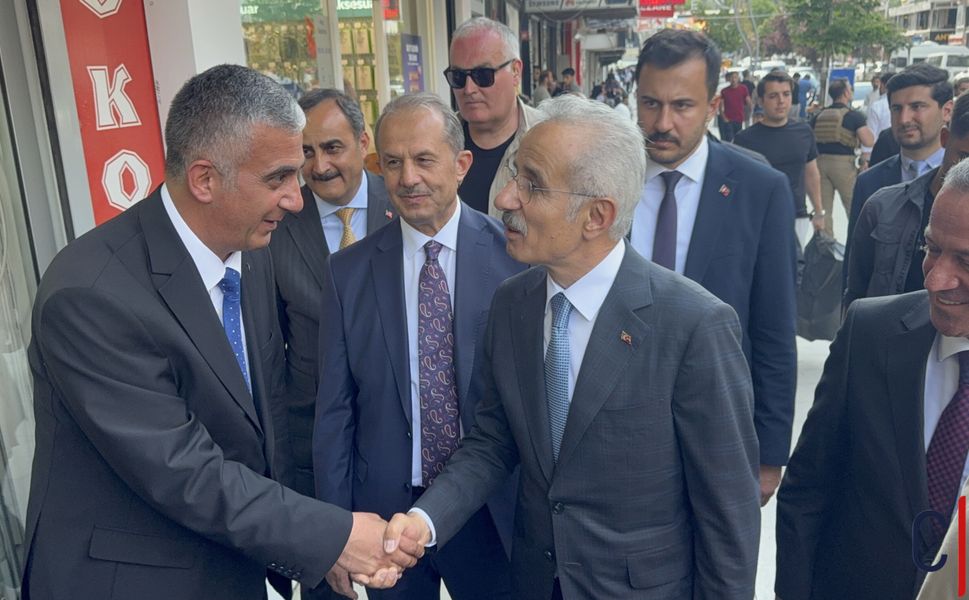 Bakan Uraloğlu’na Esnaftan Berçelan ve Van Alternatif Yol Talebi