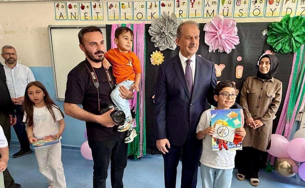 Hakkâri’de 69 Bin Öğrenci Karne Heyecanı Yaşadı