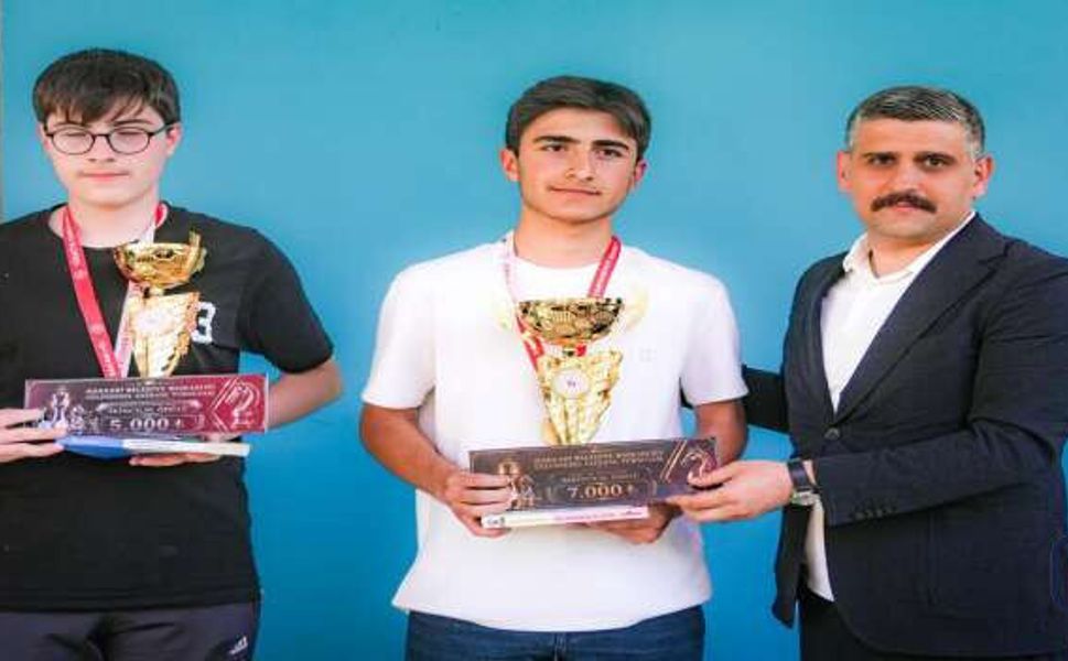 Hakkâri’de Geleneksel Satranç Turnuvası Tamamlandı: Şampiyonlara Ödüller Verildi