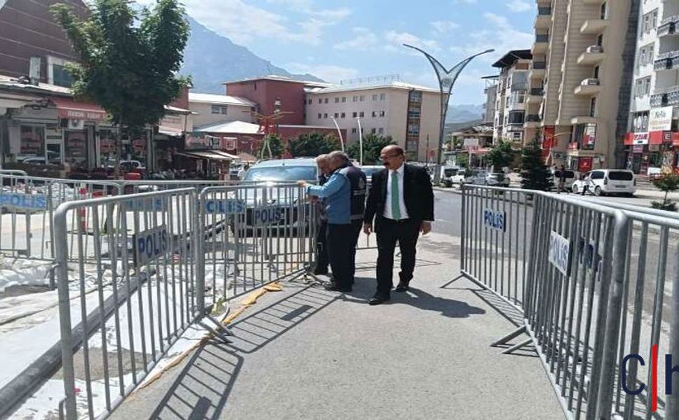 Hakkari Çevre Yolunda Temel Kazısı Çatlağı: Zabıta Önlem Aldı