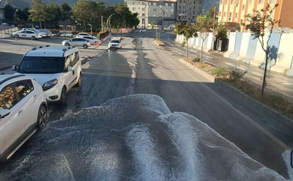 İtfaiye Ekiplerinden Kent Genelinde Yıkama Çalışması