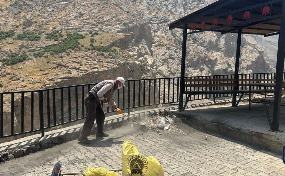 Hakkari-Van Karayolunda Kapsamlı Temizlik Seferberliği