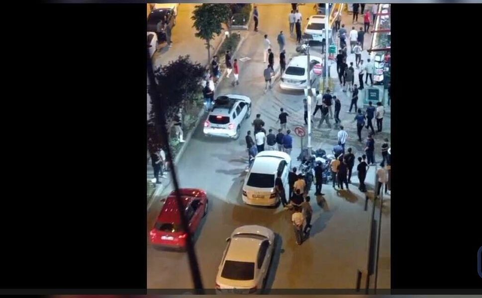 Hakkâri Çarşı Merkezinde Gençler Arasında Kavga Çıktı