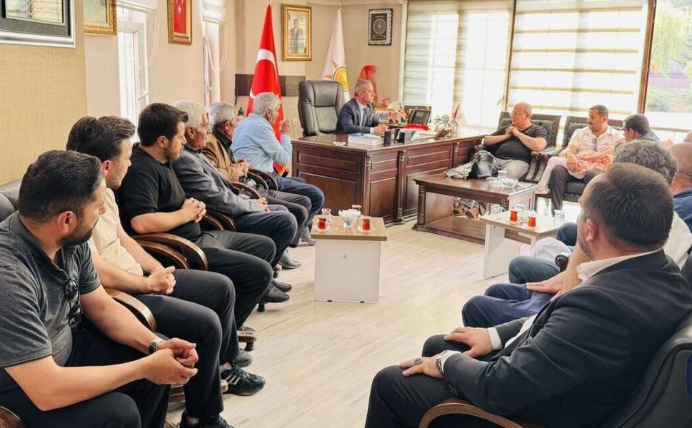 AK Parti'den Hastalara Ziyaret, Ardından Yoğun Mesaili İl Yönetim Toplantısı