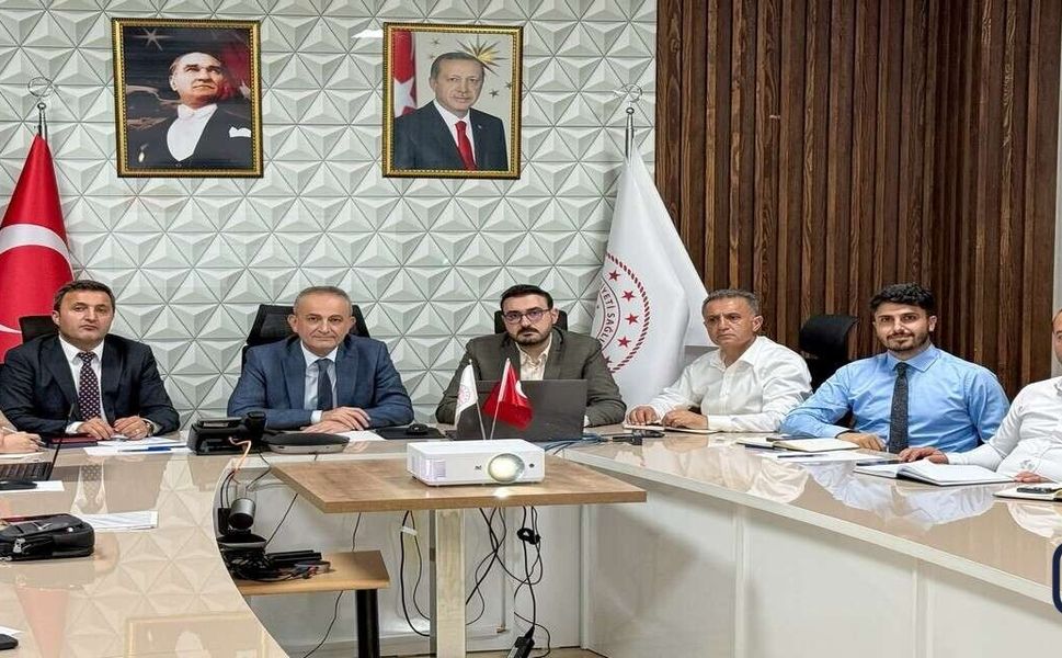 Hakkâri'de Sağlık Hizmetleri Değerlendirme Toplantısı Gerçekleştirildi