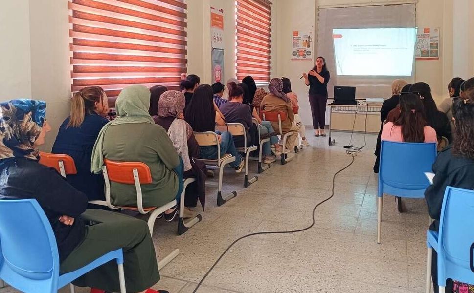 Yüksekova'da ADEM Kursiyerlerine Evlilik ve Aile Bütçesi Eğitimi Verildi