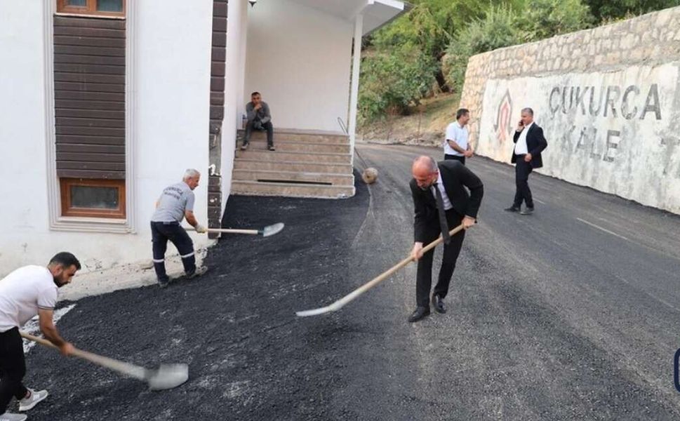 Çukurca'da Asfalt Mesaisi Sürüyor: Taziye Evi Yolu Yenilendi