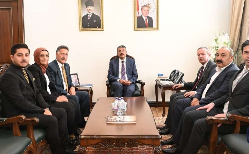 AK Parti Hakkâri Heyetinden Bakan Yardımcısı Ali Çelik'e Ziyaret