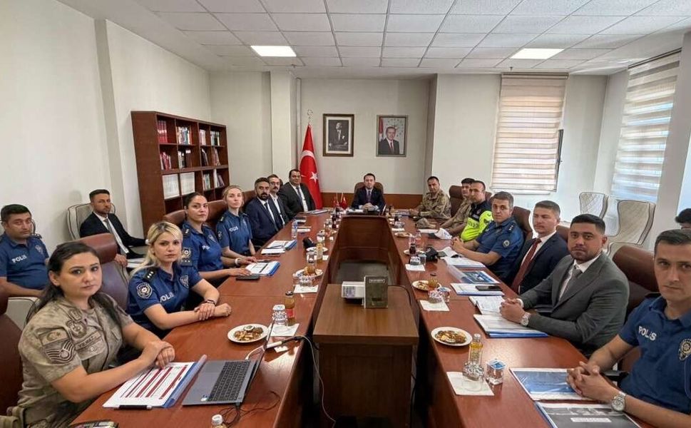 Yüksekova'da Asayiş ve Güvenlik Toplantısı Düzenlendi