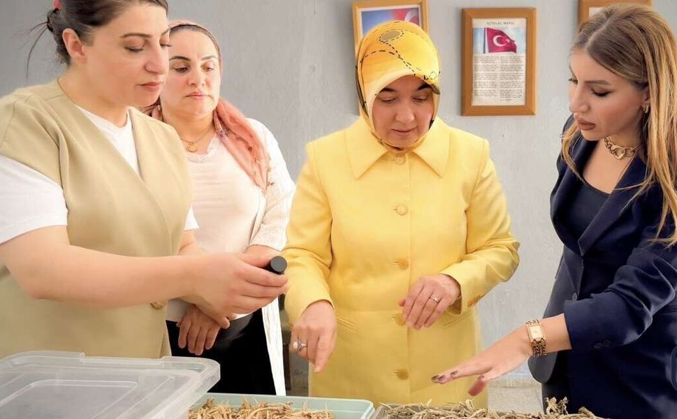 Vali Taşyapan'ın Eşi Nesibe Taşyapan'dan Kadın Kooperatifine Destek Ziyareti