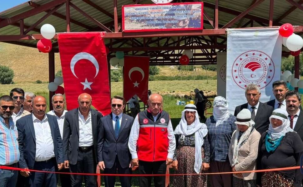 Çukurca Köyü'nde Berivanlara Modern Süt Sağım Alanı Hizmete Açıldı