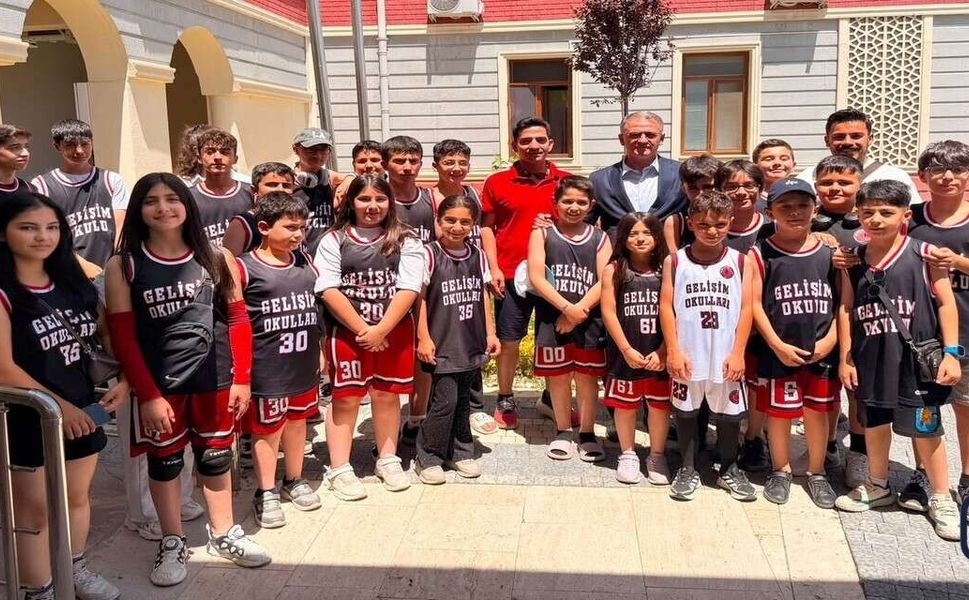 Başkan Kaya: Başarılı Basketbolcuları Ödüllendirdi