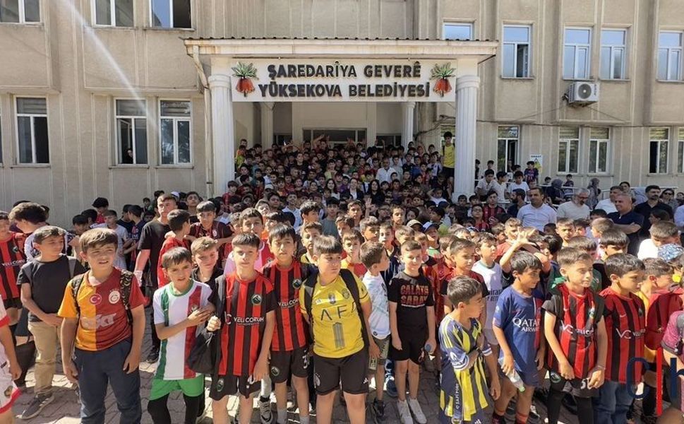 Yüksekova Belediyesi Yaz Spor Okulu'nda Bin Öğrenci Eğitimlere Başladı