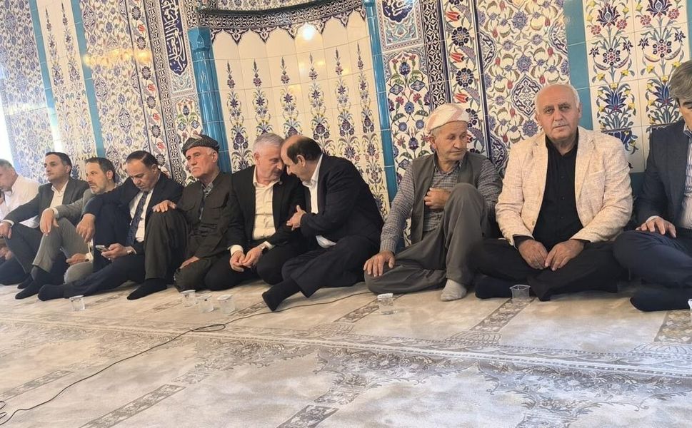AK Parti’nin Eski İl Başkanların’dan Derecik’te Taziye Ziyareti