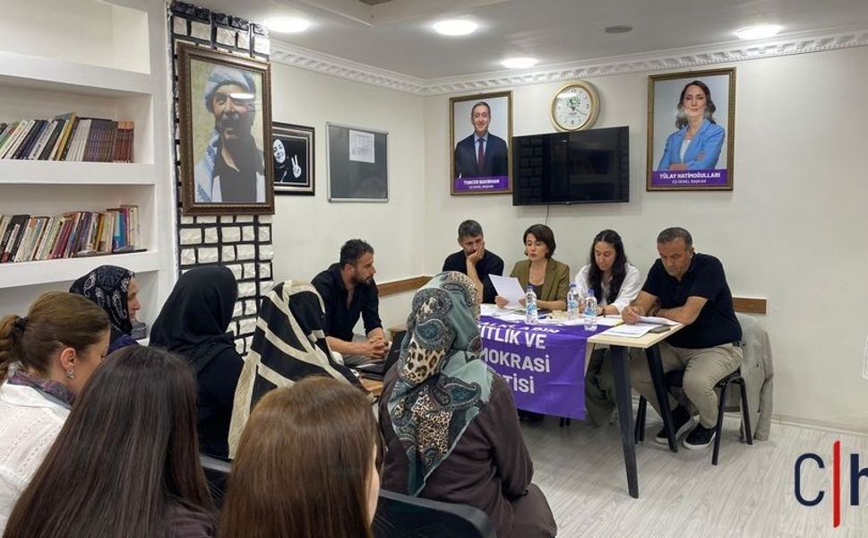 DEM Parti Hakkâri'de Genel Kongre Süreci İçin Değerlendirme Toplantısı Düzenledi