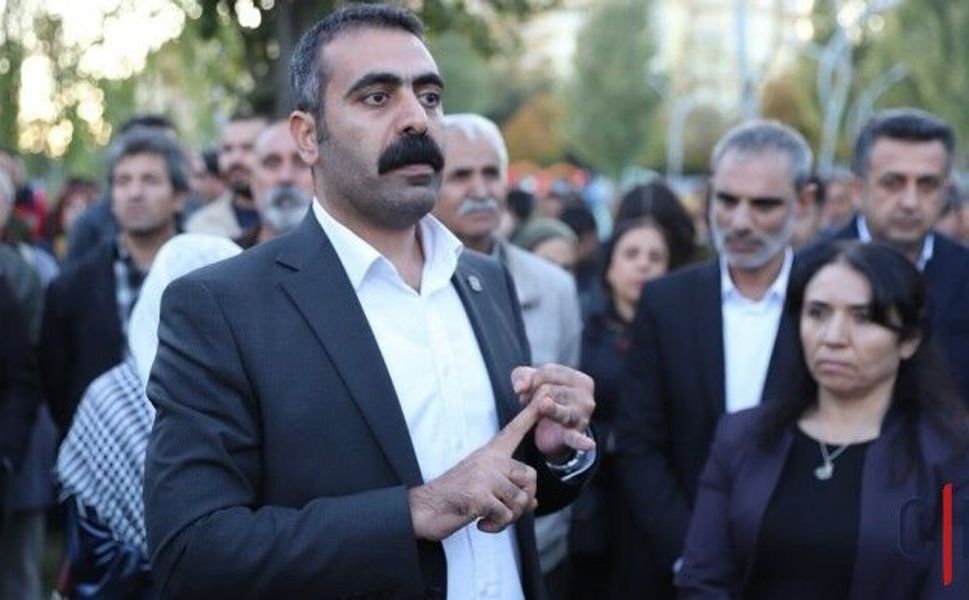 Amed Büyükşehir Belediyesi Eşbaşkanı Doğan Hatun Görevinden Çekildi
