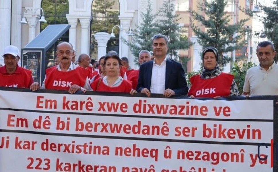 Van Büyükşehir Belediyesinden Çıkarılan İşçilerin Eylemi 338’inci Gününde