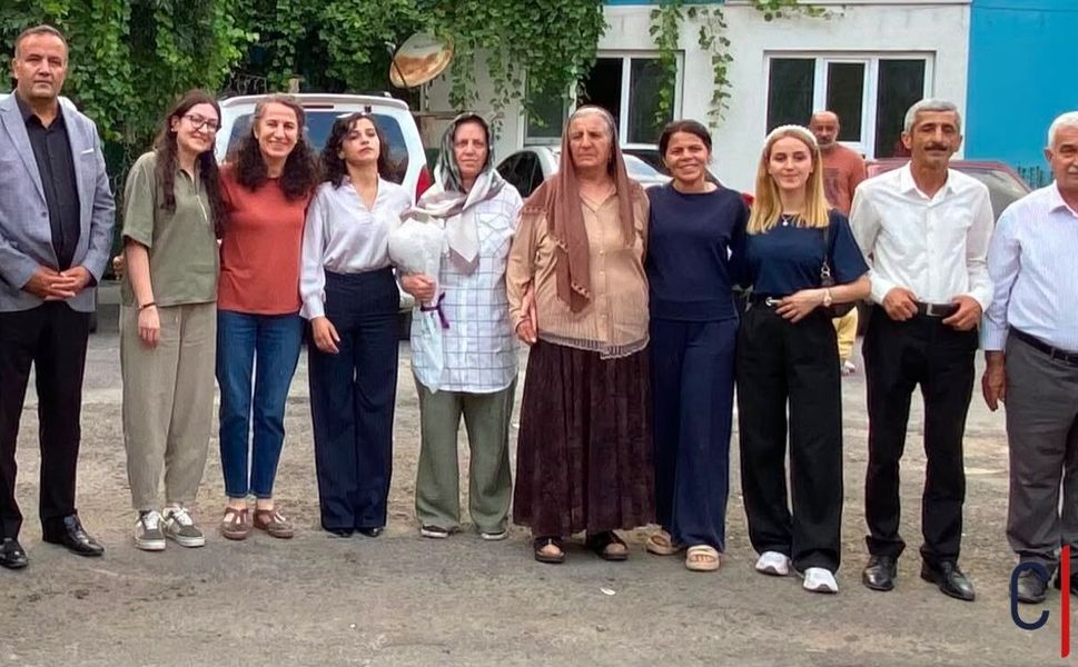 DEM Parti Hakkâri Teşkilatı, Tahliye Edilen Rojbin Çetin’i Karşıladı