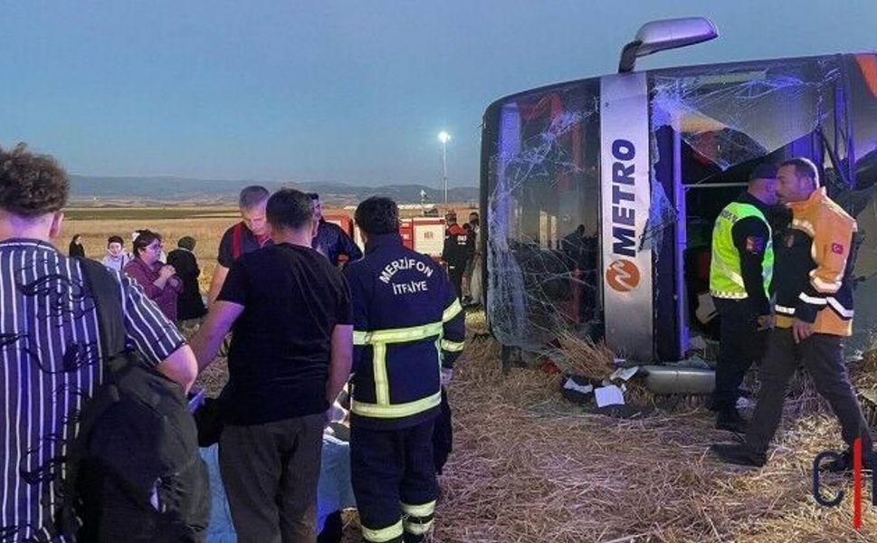 Yolcu Otobüsü Devrildi: 46 Kişi Yaralandı