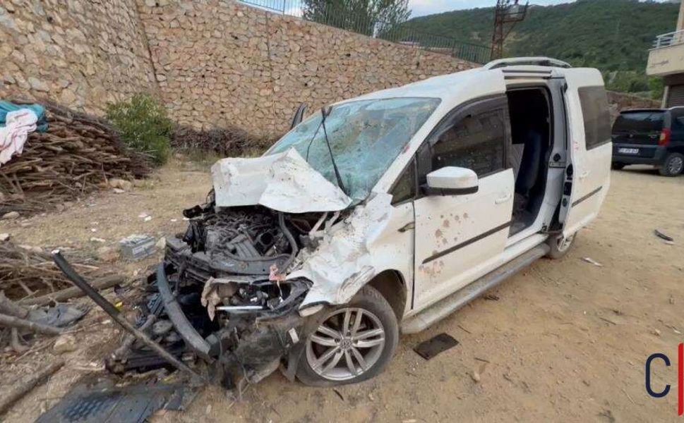 Hakkari'de Trafik Kazası: Araç İstinat Duvarından Düştü, 3 Yaralı
