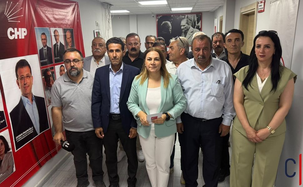 CHP Hakkâri İl Başkanı Tebligatı Uçak Yapıp Genel Merkeze Fırlattı