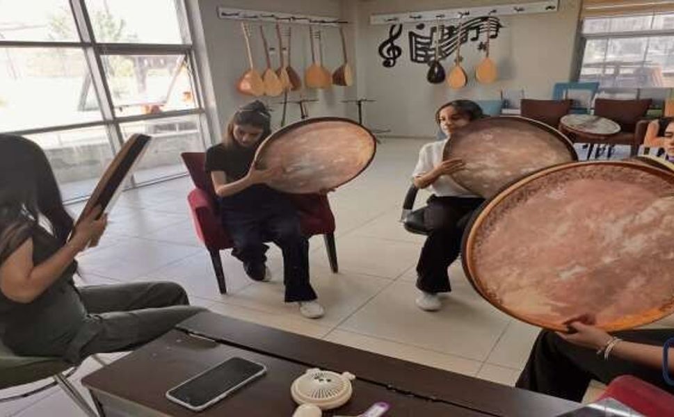 Hakkari Gençlik Merkezi'nde Erbane Ezgileri Geleceğe Taşınıyor
