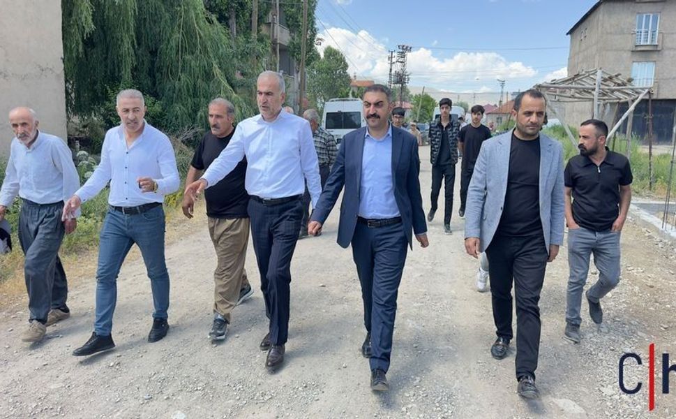 Yüksekova Belediyesi Eşbaşkanı Şoreş Diri mahalle Sakinleriyle Buluştu