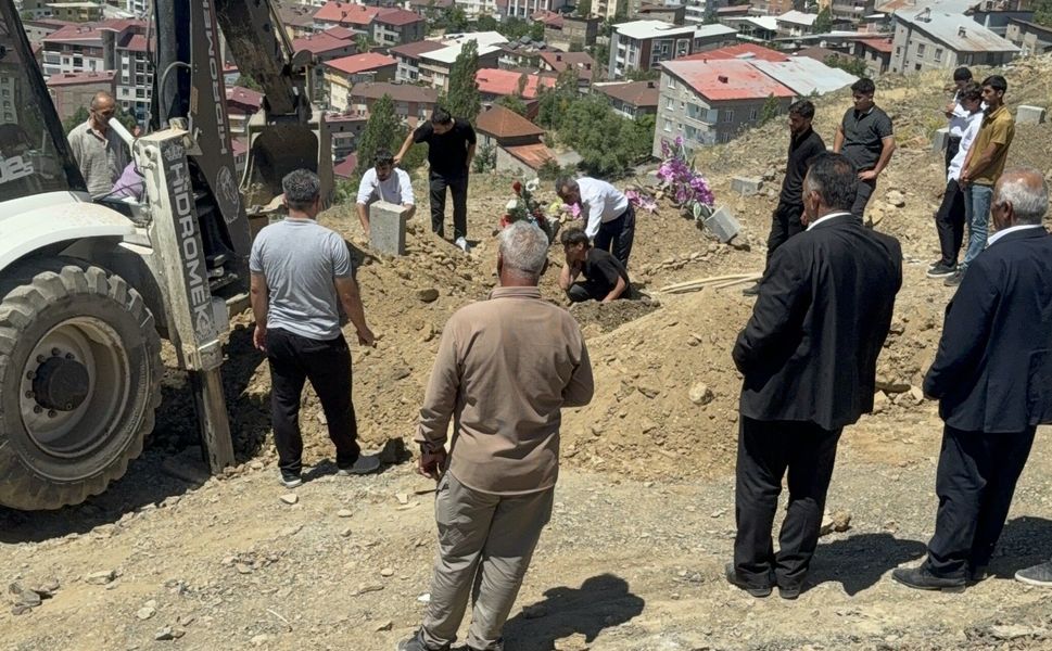 4 Çocuk Annesi Zübeyde Sümer Son Yolculuğuna Uğurlandı