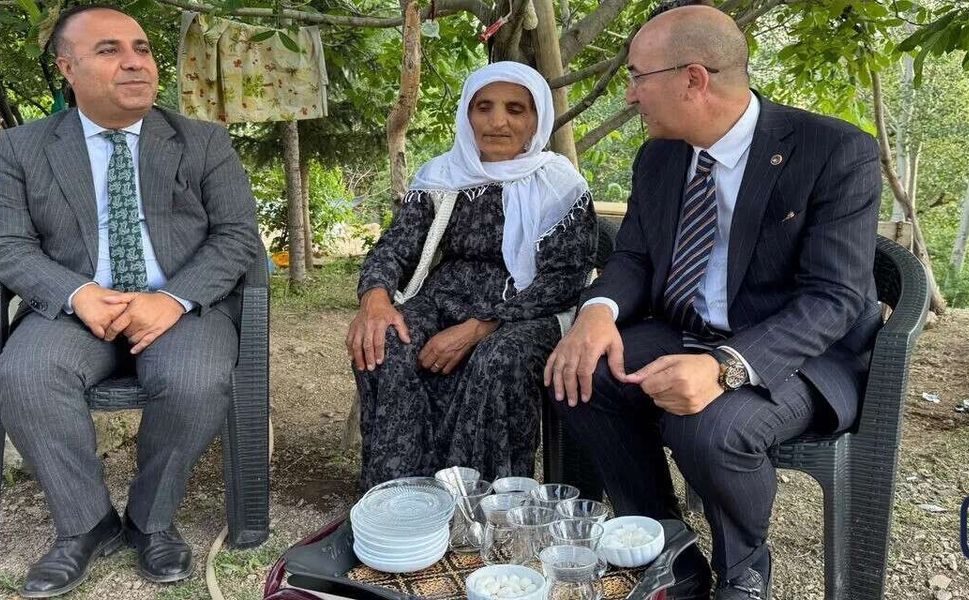Ayni Özbek’e Bir Destek de İki Belediye Başkanından