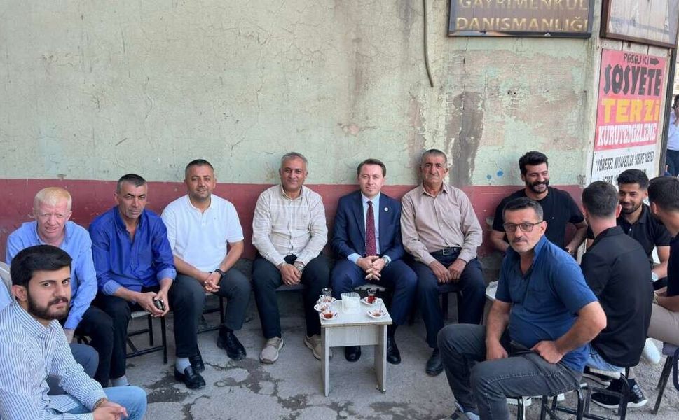 Yüksekova Kaymakamı Volkan Hülür, Halkla İç İçe Yönetim Anlayışıyla Takdir Topluyor