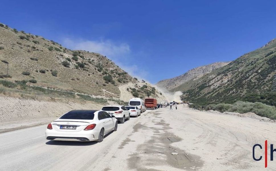 Hakkâri-Van Karayolu'nda Yol Genişletme Çalışmaları Aralıksız Devam Ediyor