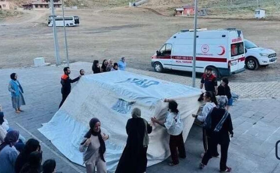 Mergabütan Kampı'nda Gençlere AFAD'dan Uygulamalı Afet Eğitimi