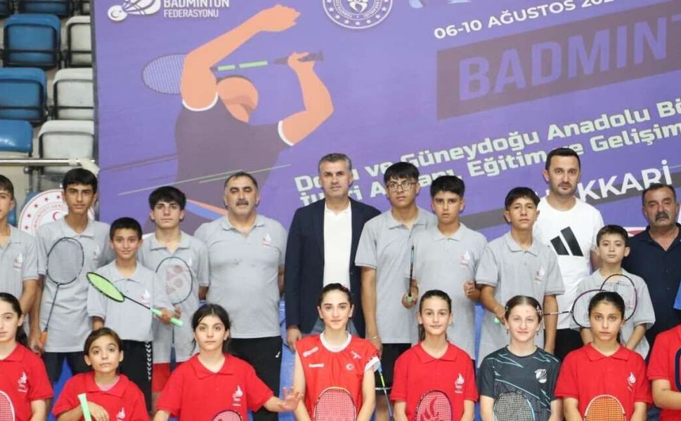 Hakkari'de Badminton kampı başladı
