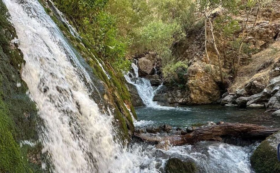 Hakkâri’de sıcaktan bunalanların adresi Kaval Şelalesi oldu