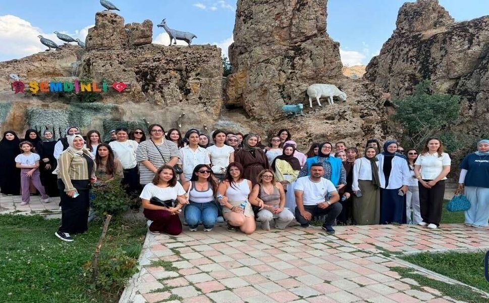 Giresun ve Iğdır’dan gelen gençler Şemdinli’yi gezdi