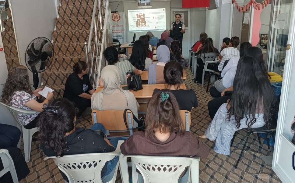 Hakkâri’de ailelere afet bilinci eğitimi verildi
