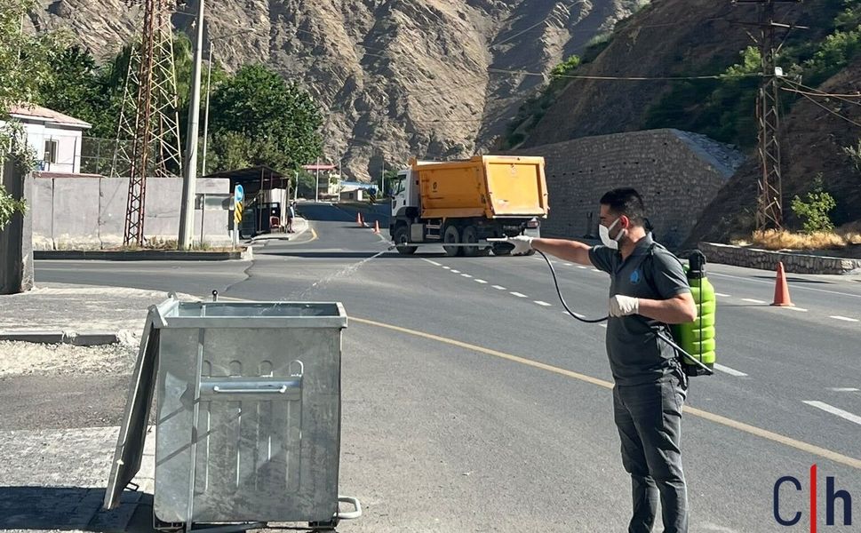 Hakkari Belediyesi haşerelere geçit vermiyor